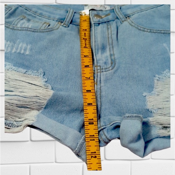 Denim Blvd. By Los Angeles woman’s ripped shorts.  size Small - Picture 10 of 11